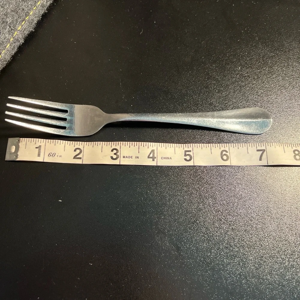 International Stainless Silverware - SIMPLICITY 8 Salad Forks 7 1/4